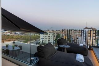 The Penthouse - 3BR Seaview with Private Pool in Larnaca - Larnaca - 3