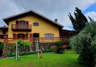 CASA AMARELA com estacionamento e Wi-Fi em Monte Verde MG - 0