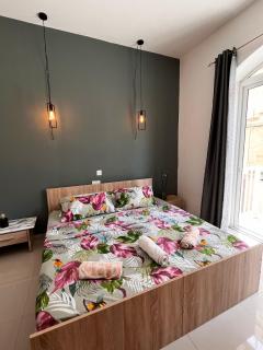 Sliema Central with Balcony Airconditioned and Comfortable Self Check IN - Il-Gżira - 3