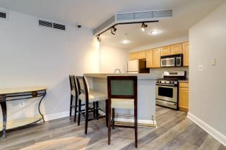Spacious Apartment Near Quincy Park! - Arlington - 3