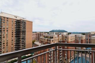 Spacious Apartment Near Quincy Park! - Arlington - 6