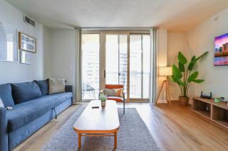 Spacious Apartment Near Quincy Park! - Arlington - 1