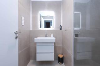 Skypark Tower 4, free parking and beautiful views - Bratislava - 7