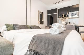 Central apartment with Picasso vibes by REMS - 2