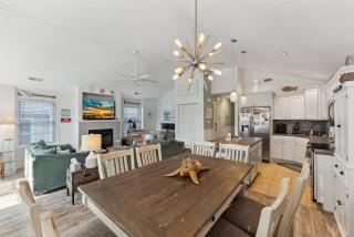 Vibrant 3 Bedroom Condo With A Bbq Grill Outdoor Shower - Wildwood - 1