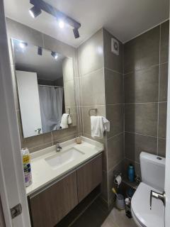 Habitación privada en nuevo depto con terraza y AC por Metro irarrazaval - 5