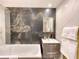 Spacious 3 BDR with AC and rooftop in Paddington - London - 2