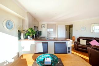 2BR Apartment with Balcony on Brighton Marina - Brighton & Hove - 2