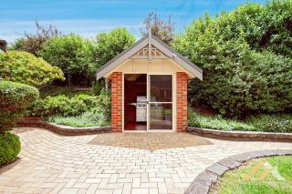 Perfect Entertainer-s Home with Pool - Lucknow - 6