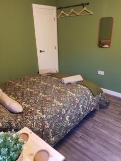 Farsley guest room seperate entrance with double bedroom and private shower room - Farsley - 4