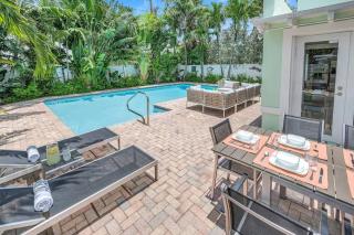 Steps to Beach, Pool, Backyard Oasis, Game Room - Fort Lauderdale - 9