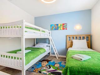 4 BR Family Fun Island Beach House at Regal Palms - 8