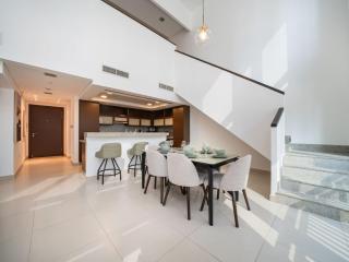 Elegant 2 Bed Downtown Duplex - Prime Location - 8