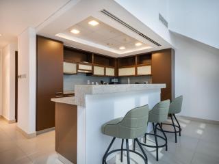 Elegant 2 Bed Downtown Duplex - Prime Location - 7