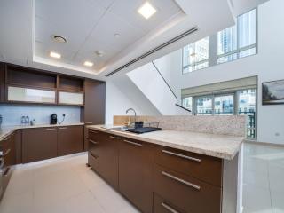 Elegant 2 Bed Downtown Duplex - Prime Location - Dubai - 2