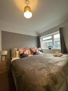 Spacious 4Bedroom House in Warrington - Sleeps 8 - Warrington - 4