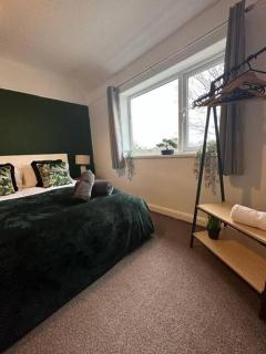 Spacious 4Bedroom House in Warrington - Sleeps 8 - Warrington - 2