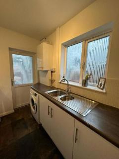 Spacious 4Bedroom House in Warrington - Sleeps 8 - Warrington - 1