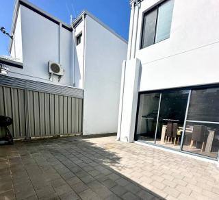 Modern Double-Story Abode A Scarborough Delight - Perth - 3