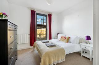 Spacious Three Bedroom Apartment - Londra - 0