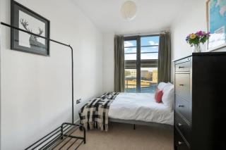 Spacious Three Bedroom Apartment - Londra - 8