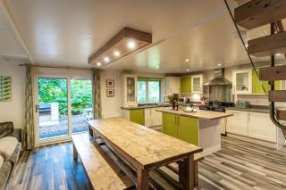 Weaver, woodland lodge with hot tub for 12 - Oakamoor - 4