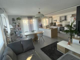 Appart cosy 4 à 6 pers - parking privé - 5 min Colmar - poêle à pellets - 2 terrasses - Wintzenheim - 0