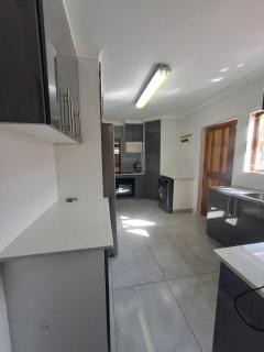 Rubie's self-catering home - 9