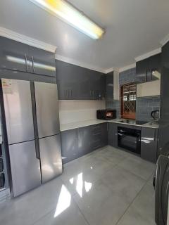 Rubie's self-catering home - 8