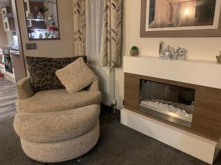 luxury 2 bed lodge sleeps up to 6, free parking, Wi-Fi, E3 Whitehouse leisure park towyn - Kinmel Bay - 3