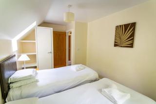 Denstone, woodland lodge with hot tub for 8 - Oakamoor - 6