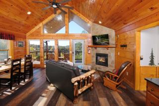 Modern 2BR Amazing VIEWS! Fire Pit HOT TUB FREE Attraction Tickets - Sevierville - 4