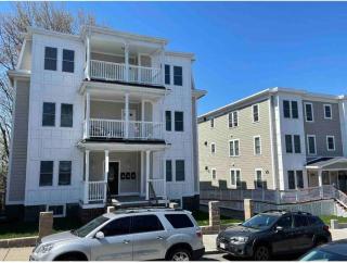 Modern Steps from Zoo & Golf Course - Boston - 5