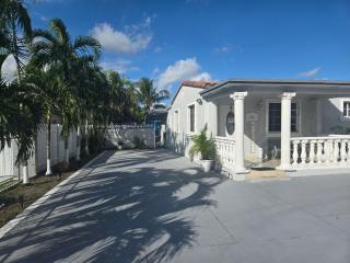 3 bedrooms 3-bathroom Pool house and jacuzzi en Hialeah - 7