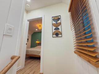 Stylish 2 BR 1 BA Apartment - Steps to the Ocean - Hidden Gem - Wildwood - 4