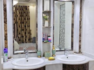 Elegant Room in Luxury Villa - 1