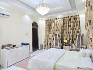 Elegant Room in Luxury Villa - 9