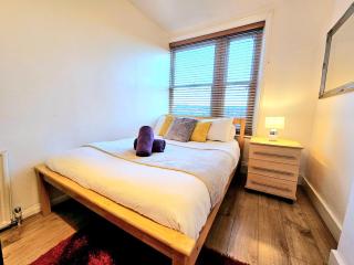 King's Cross & Angel Area, 4 Bedrooms Home with 7 beds & Private Rooftop - Walk to St Pancras International - Londra - 3