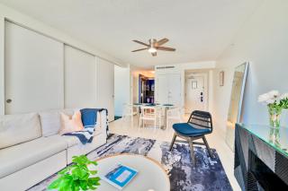 Stylish 1BR Suite with 5 Star Amenities and Stunning Views - Fort Lauderdale - 8