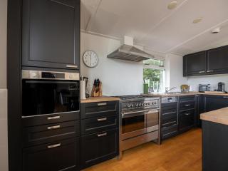 Holiday Home near Veerse Meer with Terrace - Kamperland - 1