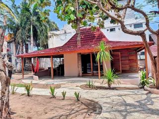 Jati Village, Party Hostel and Bungalows - Gili Trawangan - 1