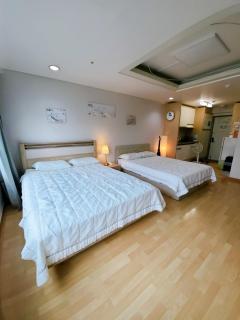 Hongdae Residence-2 1min from Hongik Uni station Exit #1 - Seul - 1