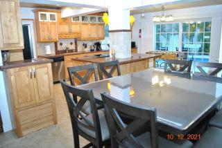 5 BR House 4 Minutes from the Beach - 1