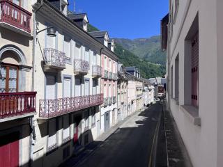 Appartement lumineux avec balcon, parking et casier à skis - FR-1-812-17 - Cauterets - 1