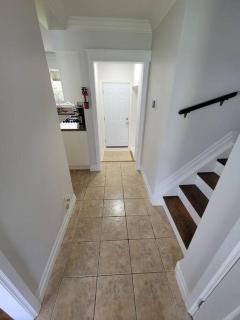Cozy Urban Cottage Close to Lake Ontario - Burlington - 6