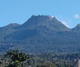 Ti kabann face au coteau - 2