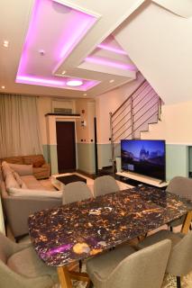 4 bedroom Luxury Apartment - Lagos - 9
