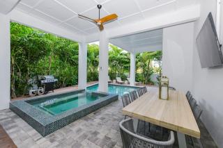 Mariners Crossing - Stunning Luxury Home w Gulf Views From Every Room Rooftop Deck PoolSpa - Bradenton Beach - 8