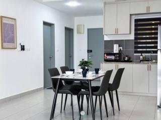 3B2B 7 Pax - 5 min walk to MRT - F&B - Cheras - Kampong Baharu Cheras Batu Sa-Belas - 7