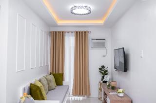 Cozy Crib Suite Condo with Balcony Pool & Gym - 4